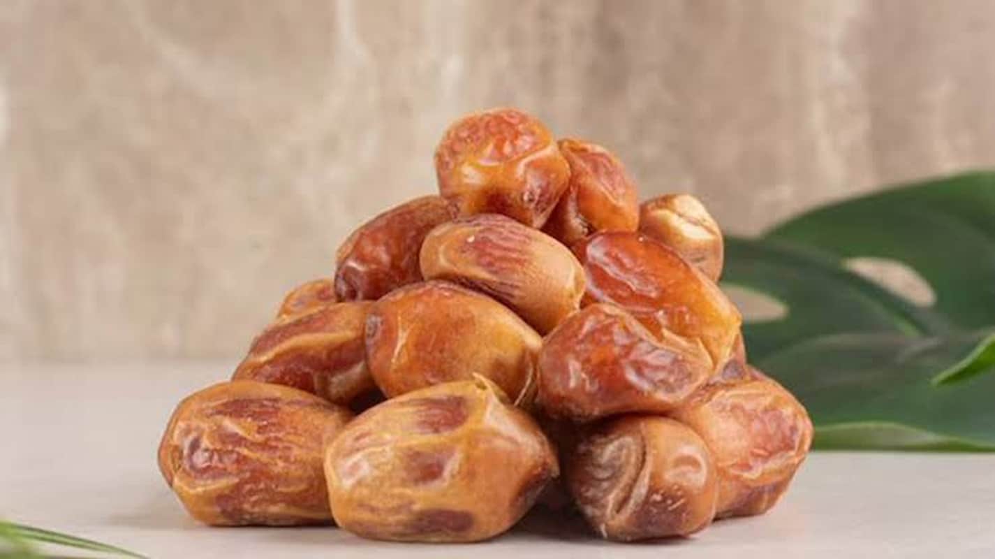 خرما زاهدی جهرم با بافت نیمه خشک و شیرینی متعادل
